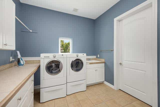 laundry room with washer & dryer